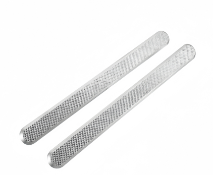 ما هو الغرض من شرائط الأرضية اللمسية، وأين يتم تركيبها عادةً؟